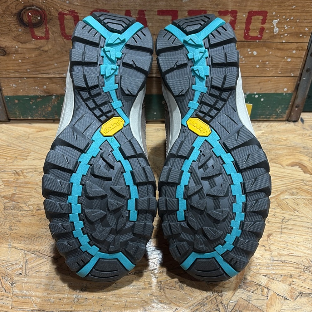 Brand new unworn discontinued Vasque Talus AT Ultra Dry waterproof boot. - Picture 4 of 5